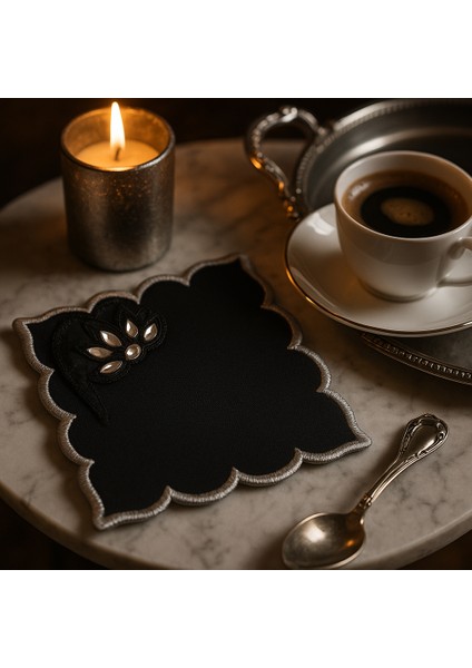 Siyah Kadife Görünümlü El Işçiliği 2 Li Sunum Matı – Kristal Taşlı, Premium Kahve Sunumluğu