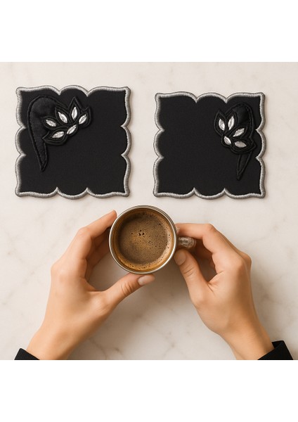 Siyah Kadife Görünümlü El Işçiliği 2 Li Sunum Matı – Kristal Taşlı, Premium Kahve Sunumluğu fiyatları