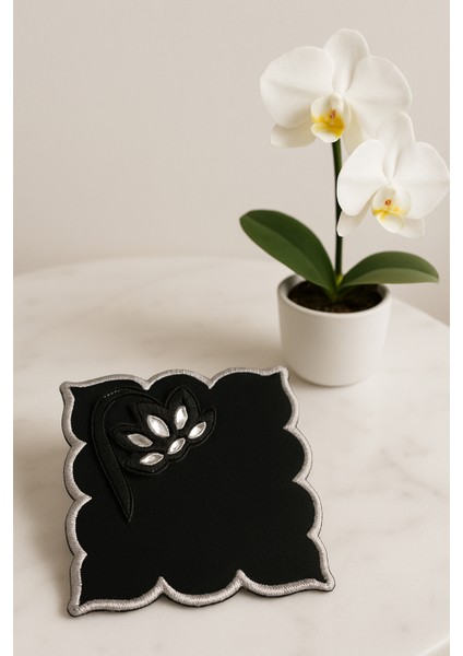 Siyah Kadife Görünümlü El Işçiliği 2 Li Sunum Matı – Kristal Taşlı, Premium Kahve Sunumluğu indirimleri