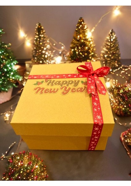 Premium Yeni Yıl Hediye Kutusu Şans Bileklik, Yılbaşı Mumu, Kupa, LED Mini Çam Ağacı, Lavanta, Çikolata