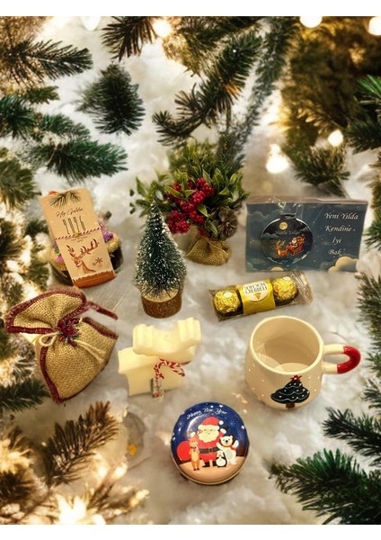 Premium Yeni Yıl Hediye Kutusu Şans Bileklik, Yılbaşı Mumu, Kupa, LED Mini Çam Ağacı, Lavanta, Çikolata indirimleri