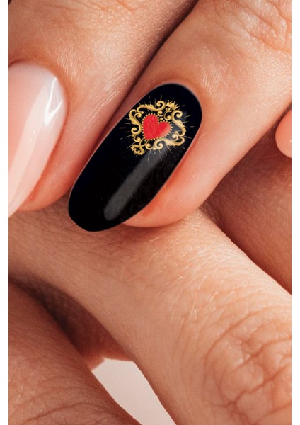 Kırmızı Kalp Tırnak Dövmesi modelleri