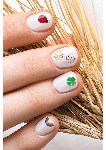 Uğur Böceği Tırnak Dövmesi modelleri