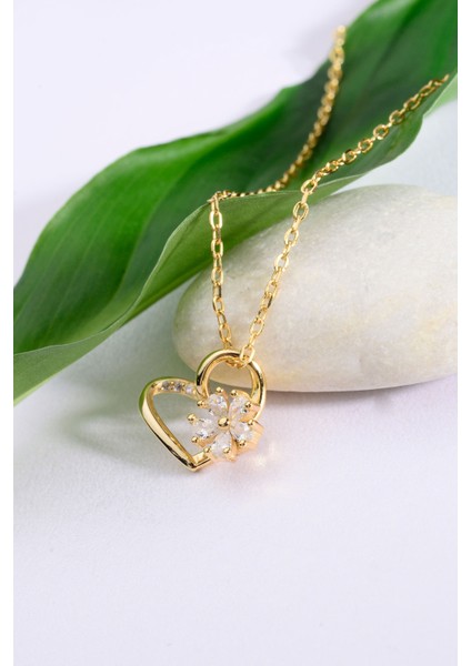 Altın Kaplama 925 Ayar Gümüş Hareketli Dönen Çiçek Taşlı Kalp Motifli Kolye fırsatları
