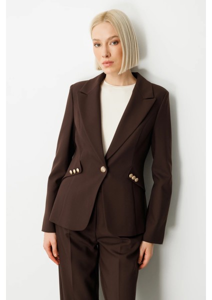 Omzu Vatkalı Düğme Aksesuarlı Ceket