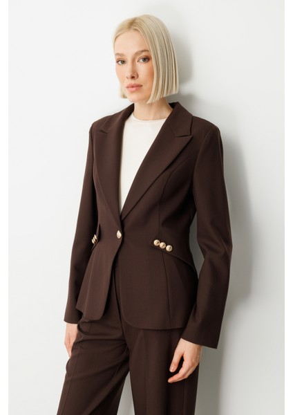 Omzu Vatkalı Düğme Aksesuarlı Ceket fiyatları