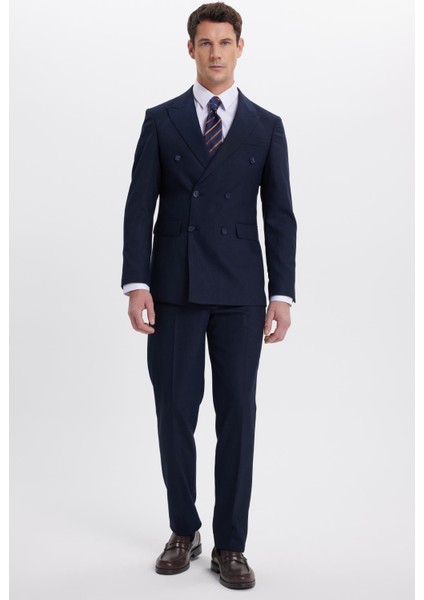 Erkek Slim Fit Sivri Yaka Çizgili Kapaklı Cepli Lacivert Takım Elbise