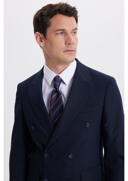 Erkek Slim Fit Sivri Yaka Çizgili Kapaklı Cepli Lacivert Takım Elbise