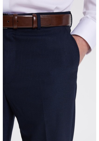 Erkek Slim Fit Sivri Yaka Çizgili Kapaklı Cepli Lacivert Takım Elbise
