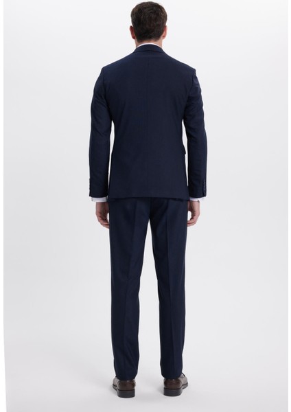 Erkek Slim Fit Sivri Yaka Çizgili Kapaklı Cepli Lacivert Takım Elbise