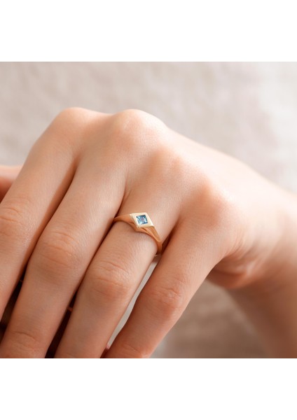 14 Ayar Mavi Taşlı Altın Yüzük fiyatları