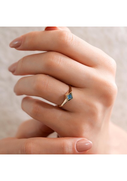 14 Ayar Mavi Taşlı Altın Yüzük modelleri