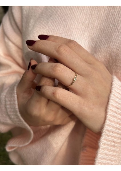 14 Ayar Altın Minimal Tasarım Yüzük