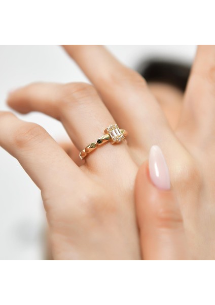 Göz Alıcı 14 Ayar Altın Baget Yüzük fiyatları