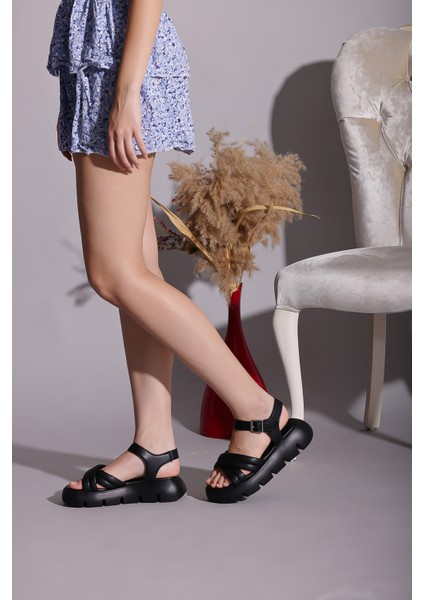 Kadın Sandalet Ayarlanabilir Tokalı Yazlık Sandalet