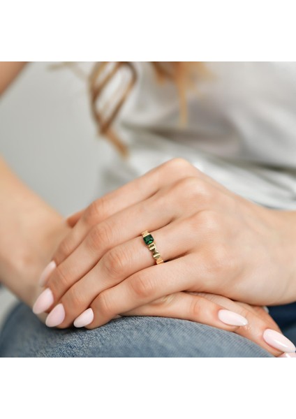 14 Ayar Altın Yeşil Taşlı Yüzük