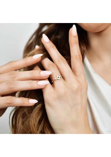 14 Ayar Altın Mineli Taşlı Baklava Desenli Yüzük