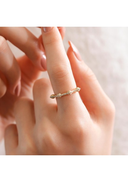 14 Ayar Taş Detaylı Altın Yüzük