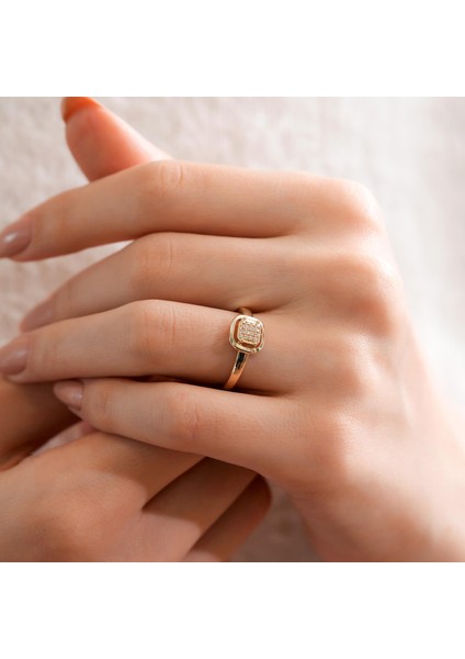 Zarif Baget Taş Detaylı Altın Yüzük