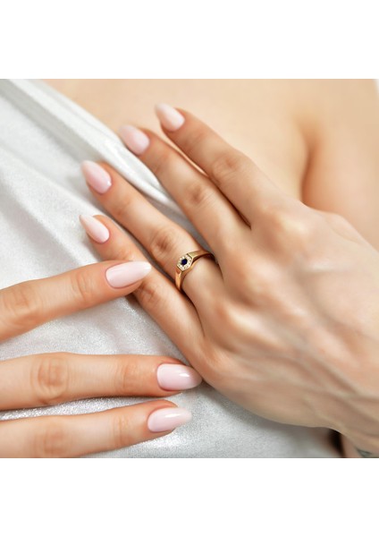 Taşlı ve Mineli Modern Altın Yüzük