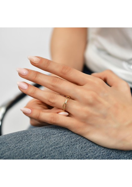 14 Ayar Altın Taşlı Kilit Model Yüzük