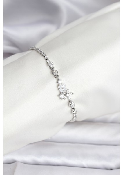 Çiçekli Model Zirkon Taşlı Gümüş Renk Su Yolu Kadın Bileklik - Lisinya