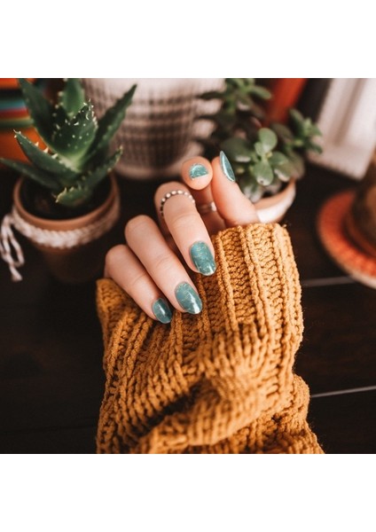 Badem Çiçekleri Tırnak Dövmesi