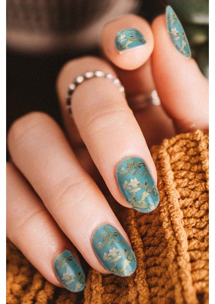 Badem Çiçekleri Tırnak Dövmesi modelleri