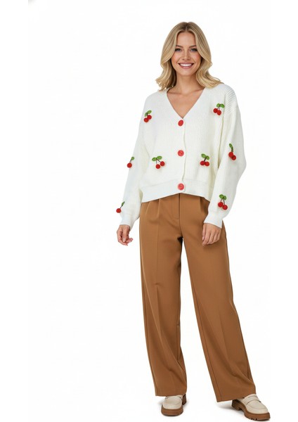 Kadın Kışlık Crop Triko Hırka 3D Kirazlı Modelli Esnek Önü Düğmeli Şirin Tarz