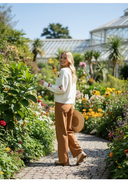 Kadın Kışlık Crop Triko Hırka 3D Kirazlı Modelli Esnek Önü Düğmeli Şirin Tarz fiyatları