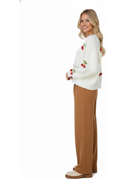 Kadın Kışlık Crop Triko Hırka 3D Kirazlı Modelli Esnek Önü Düğmeli Şirin Tarz fırsatları