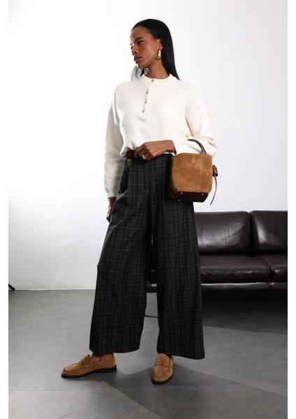 Ekru Dört Düğmeli Triko Kazak 251128 fiyatları