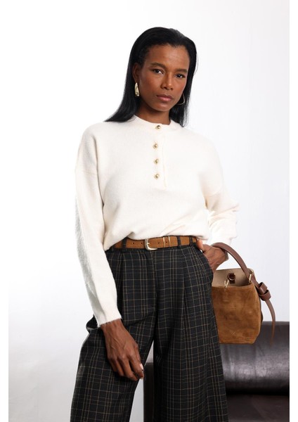 Ekru Dört Düğmeli Triko Kazak 251128 modelleri