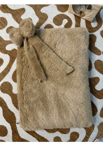 Peluş Tablet Çantası / Fiyonk Charmlı Sütlükahve Peluş Tablet Kılıfı 11 '' - 12 '' Lnch (30*22)