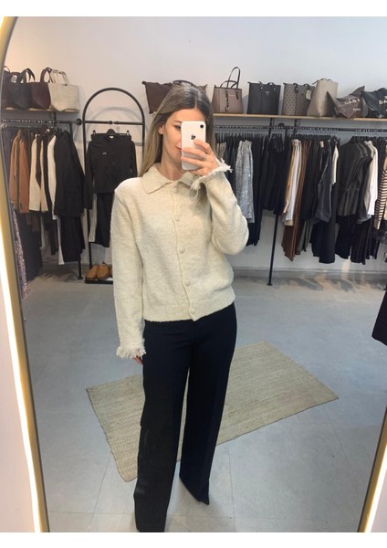 Kolları Püsküllü Ekru Triko Kadın Hırka