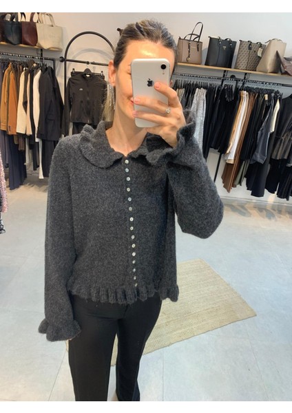 Kolu ve Eteği Volanlı Gri Kadın Hırka