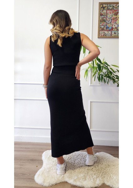 80127 Aksesuar Detaylı Yırtmaçlı Triko Etek fırsatları