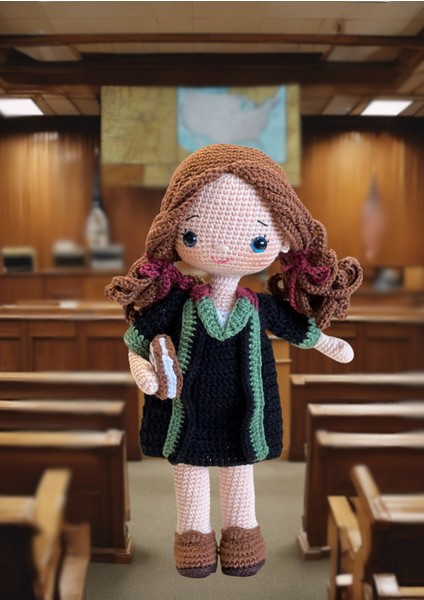 Avukat Elif – El Yapımı Örgü Amigurumi Bebek