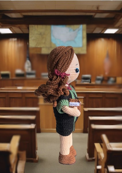 Avukat Elif – El Yapımı Örgü Amigurumi Bebek fiyatları