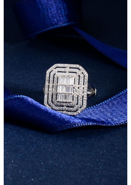 925 Ayar Gümüş 3 Sıralı Taş Döşemeli Büyük Baget Yüzük fiyatları