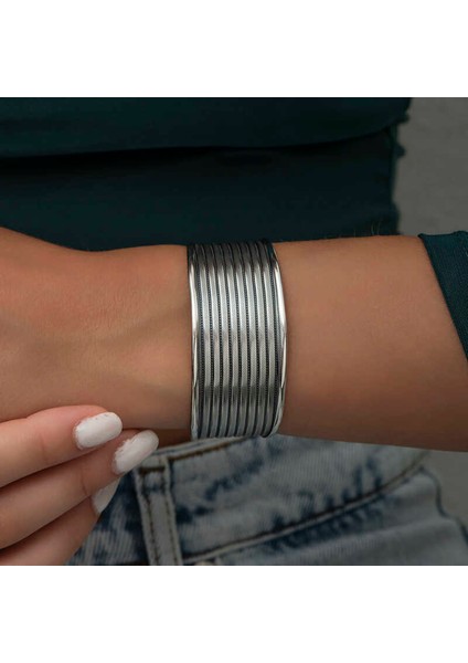 925 Ayar Gümüş Eskitme Desenli Kadın Bilezik T6857 (944944) fırsatları