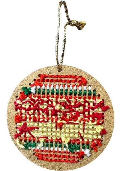 7996 El Yapımı Kanaviçe Işlemeli Ahşap Yılbaşı Süsü fırsatları