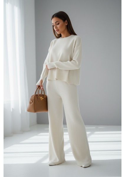 Parmak Geçirmeli Akrilik Dokulu Oversize Triko Ikili Takım Geniş Paça Pantolon - Krem fiyatları