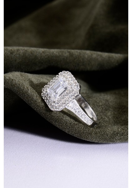 925 Ayar Gümüş Zirkon Baget Kesim Taşlı Yüzük