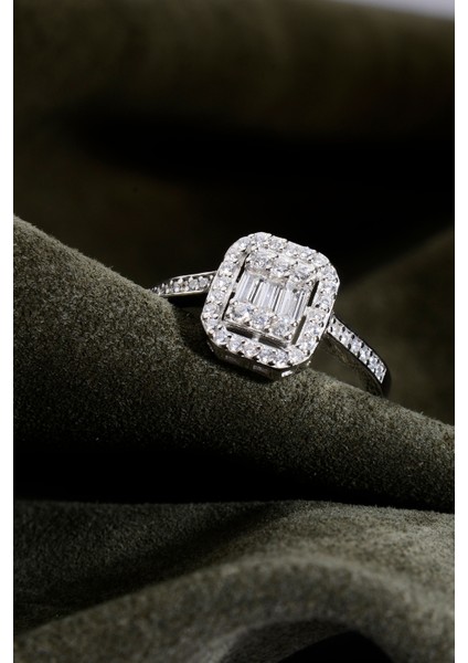 925 Ayar Gümüş Baget Kesim 3 Taşlı Yüzük fırsatları