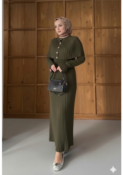 Kadın Pelerin ve Düğme Detaylı Beli Lastikli Sık Örgü Pileli Uzun Triko Elbise fiyatları