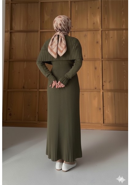 Kadın Pelerin ve Düğme Detaylı Beli Lastikli Sık Örgü Pileli Uzun Triko Elbise fırsatları