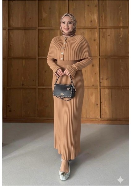 Kadın Pelerin ve Düğme Detaylı Beli Lastikli Sık Örgü Pileli Uzun Triko Elbise