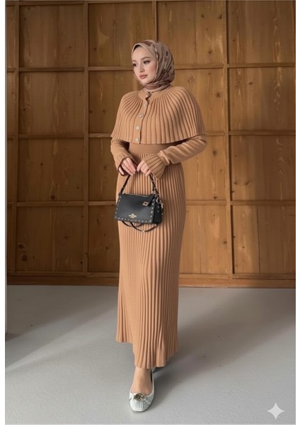 Kadın Pelerin ve Düğme Detaylı Beli Lastikli Sık Örgü Pileli Uzun Triko Elbise fiyatları