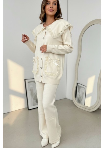 Krem Dantel Yakalı Fiyonklu Cepli Inci Düğmeli Triko Ikili Takım - Ekru